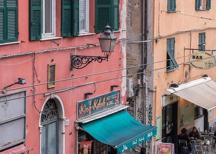 Stylish 2-Bedroom Apartment In The Historic Center Of Genoa Daire