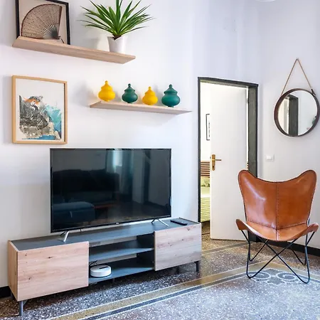 Designer 2 Bedroom-ac In The Center Of * Janov