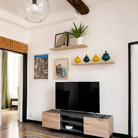 Designer 2 Bedroom-ac In The Center Of * Janov
