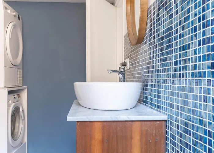 Stylish 2-Bedroom Apartment In The Historic Center Of Genoa