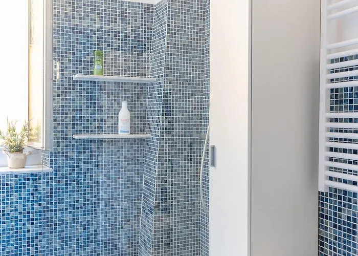 Stylish 2-Bedroom Apartment In The Historic Center Of Genoa Apartament