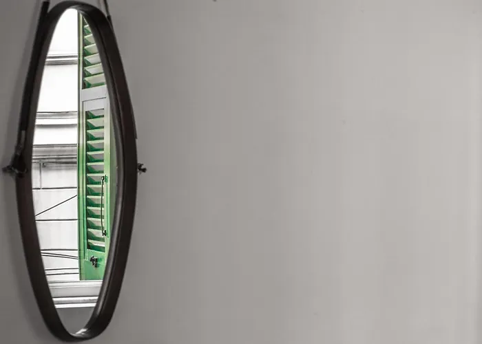 Stylish 2-Bedroom Apartment In The Historic Center Of Genoa Genua