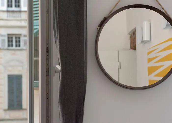 Stylish 2-Bedroom Apartment In The Historic Center Of Genoa *