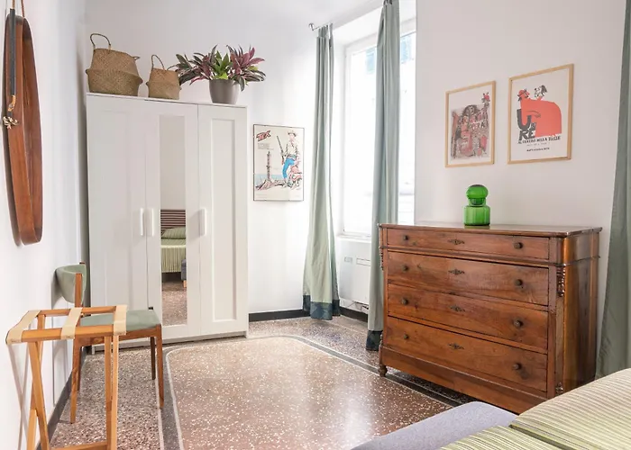 Stylish 2-Bedroom Apartment In The Historic Center Of Genoa *