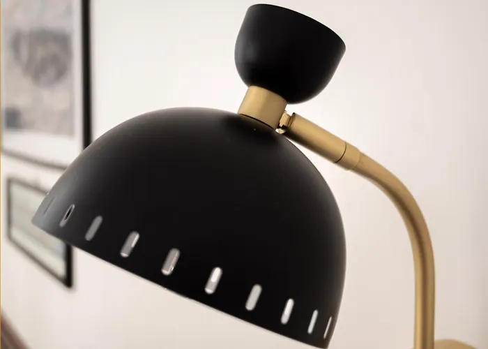 Stylish 2-Bedroom Apartment In The Historic Center Of Genoa *