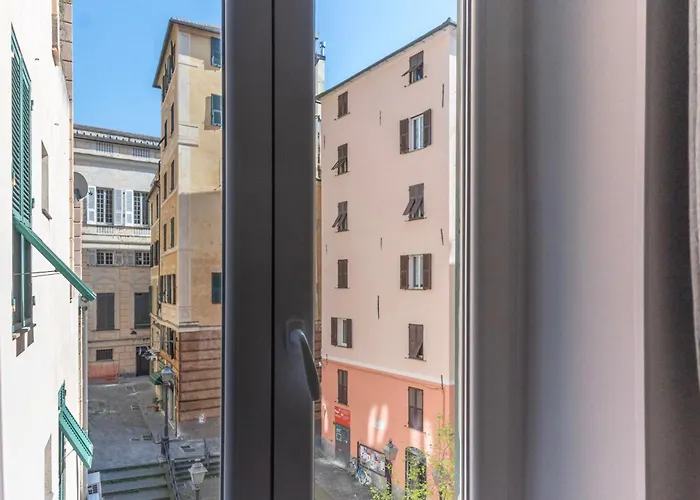 Stylish 2-Bedroom Apartment In The Historic Center Of Genoa Apartament