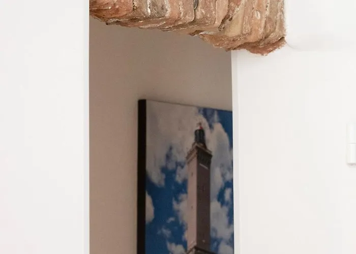 Stylish 2-Bedroom Apartment In The Historic Center Of Genoa *