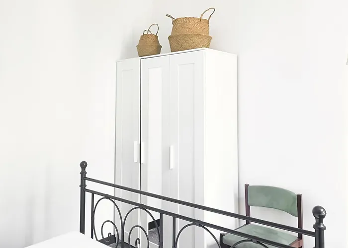 Stylish 2-Bedroom Apartment In The Historic Center Of Genoa