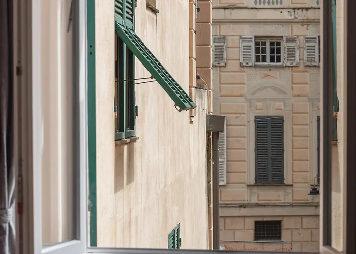 Stylish 2-Bedroom Apartment In The Historic Center Of Genoa Apartament